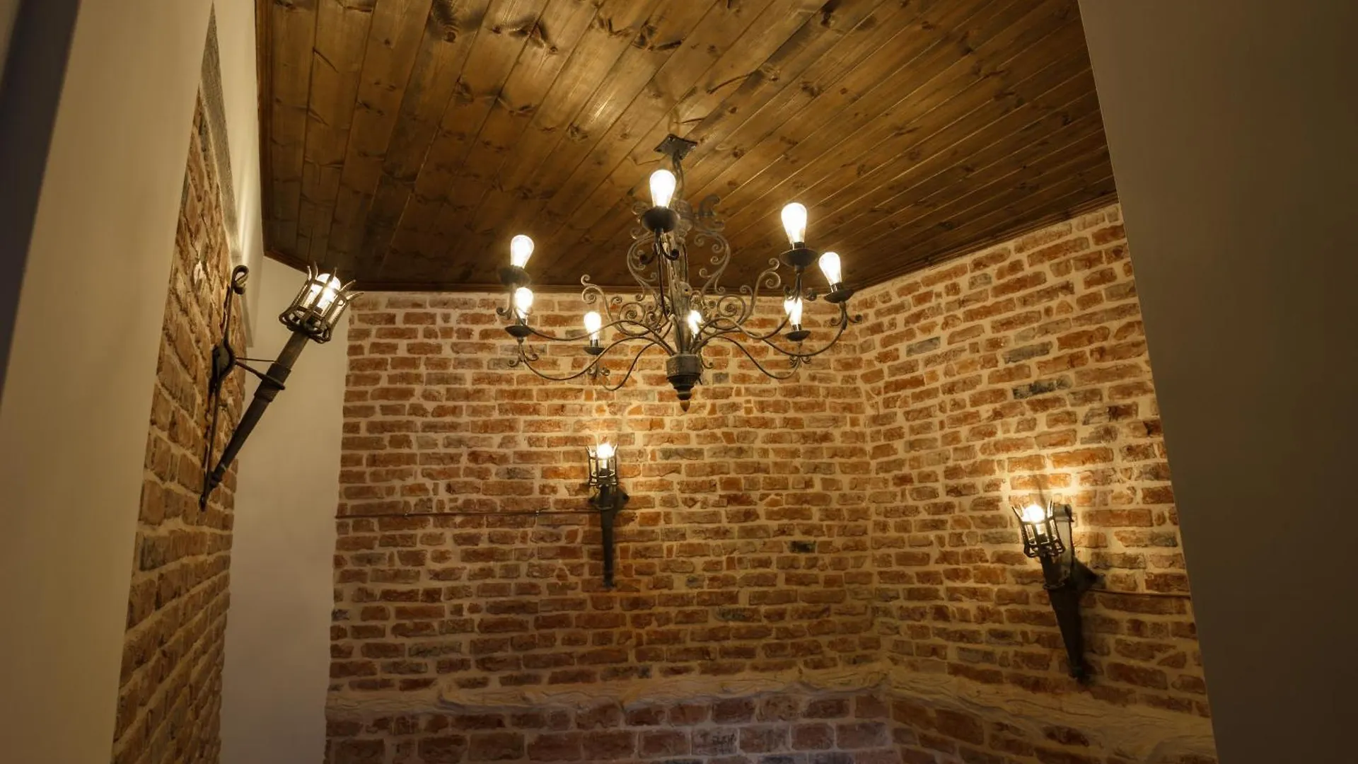 Furra Hotel Gjirokaster 0*,